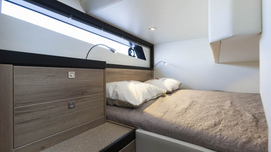 Boarnstream 1200 Elegance Sedan