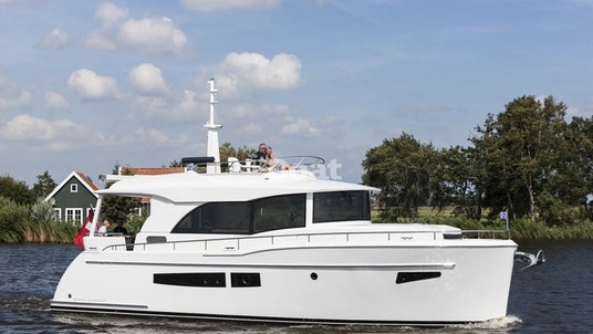 Boarnstream 1400 Elegance Center Sleeper Fly