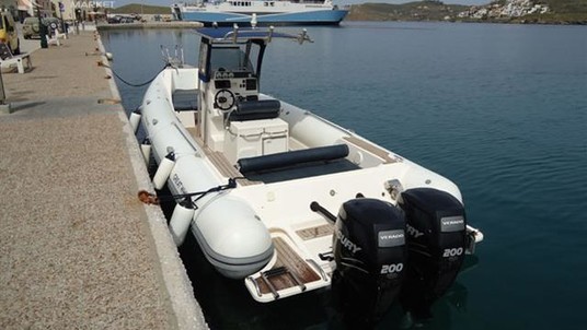 Great white 10m open bow