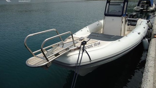 Great white 10m open bow