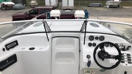 Splendor 240 cuddy cabin