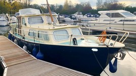 Motor yacht babiljakruiser