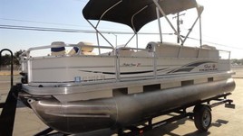Sun tracker fishin barge 21