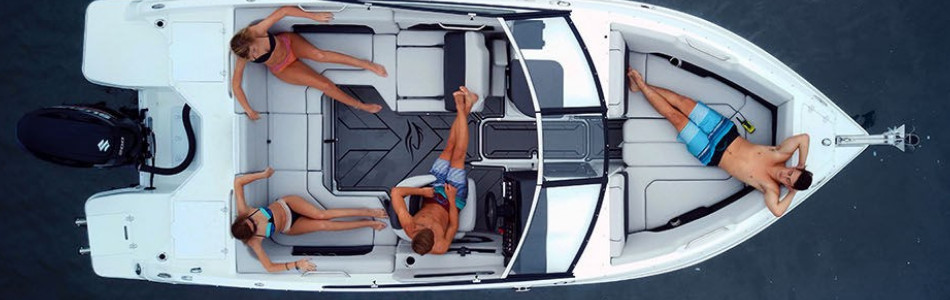 Rinker Q3 OB Piano Esterno