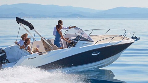 Quicksilver Activ 675 Sundeck