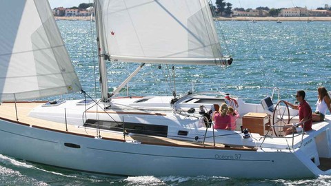 Beneteau Oceanis 37