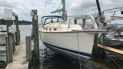 Island Packet Yachts Estero