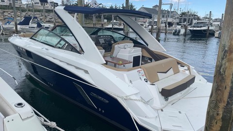 Cruisers Yachts 338 Bow Rider