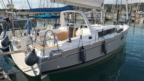 Beneteau Oceanis 38.1