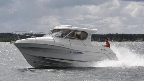 Quicksilver 750 Weekend