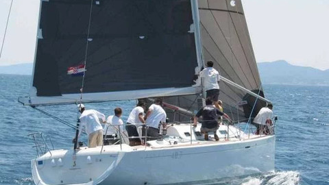 Beneteau First 40.7