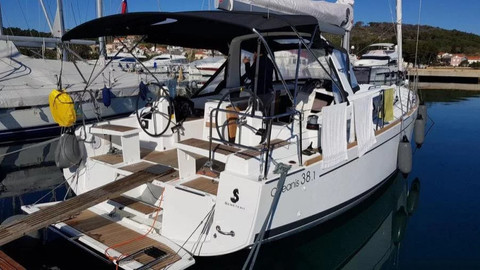 Beneteau Oceanis 38.1