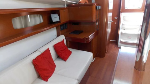 Beneteau Oceanis 37