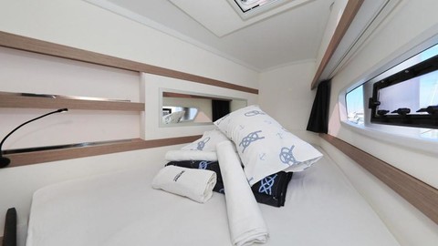 Fountaine Pajot Lucia 40