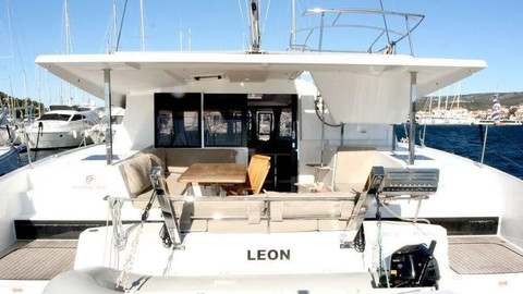 Fountaine Pajot Lucia 40