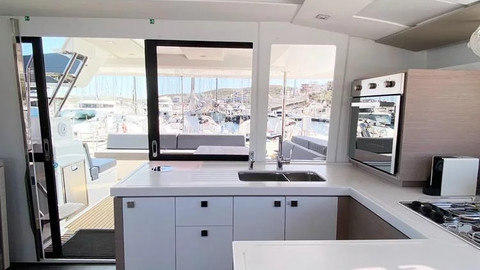 Fountaine Pajot Astréa 42