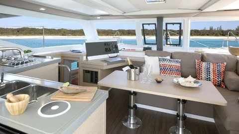 Fountaine Pajot Lucia 40