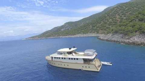 Motor yacht