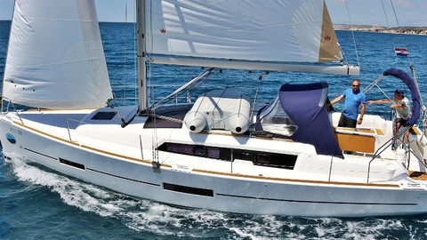 Dufour 382