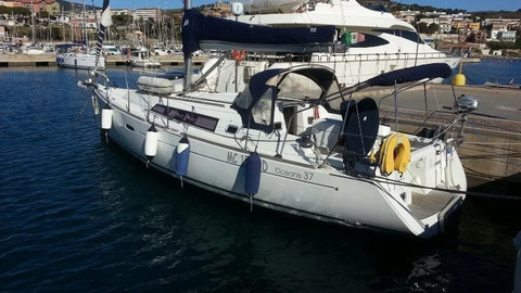 Beneteau Oceanis 37