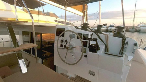 Fountaine Pajot Lucia 40