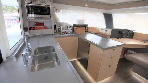 Fountaine Pajot Helia 44 Evolution