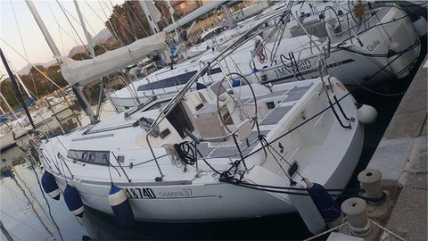 Beneteau Oceanis 37