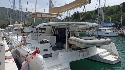 Lagoon 42