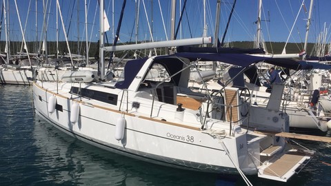 Beneteau Oceanis 38