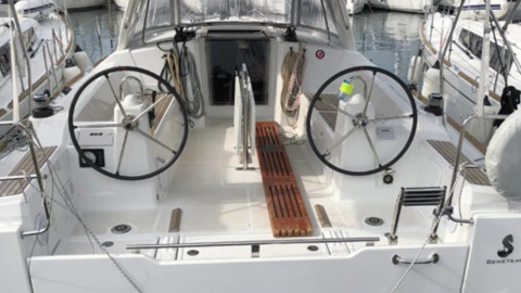 Beneteau Oceanis 38