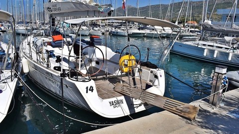 Beneteau First 45