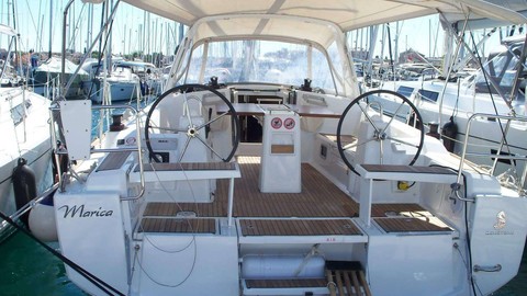 Beneteau Oceanis 38