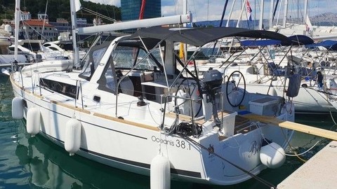 Beneteau Oceanis 38