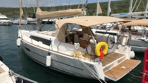Dufour 382