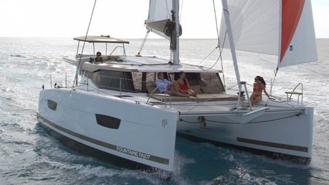 Fountaine Pajot Lucia 40