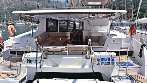 Fountaine Pajot Lucia 40