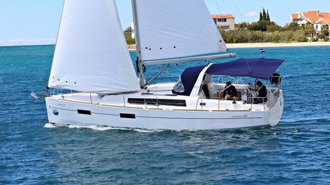 Beneteau Oceanis 38