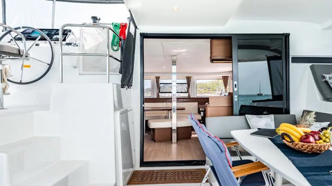 Lagoon 42