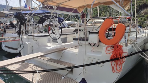 Beneteau Oceanis 51.1