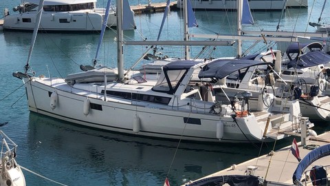 Beneteau Oceanis 48
