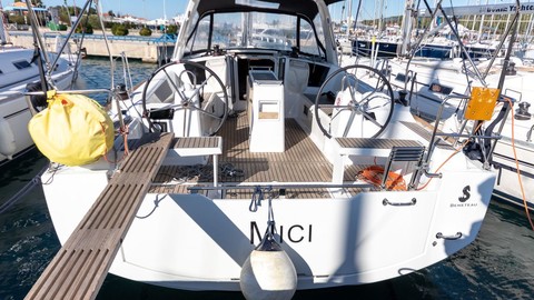 Beneteau Oceanis 38