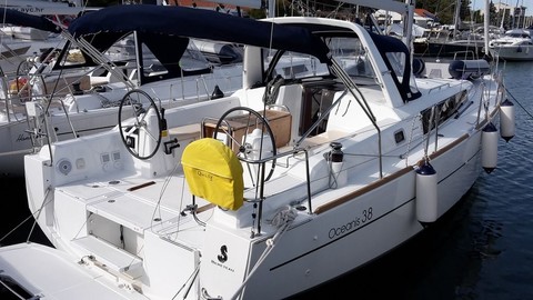 Beneteau Oceanis 38