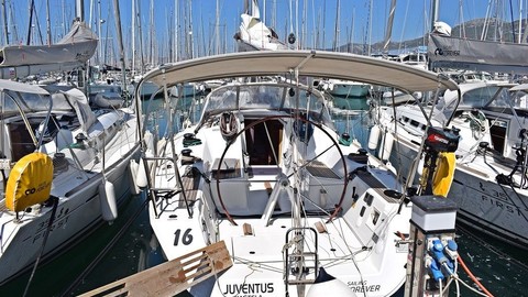 Beneteau First 35