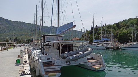 Lagoon 42