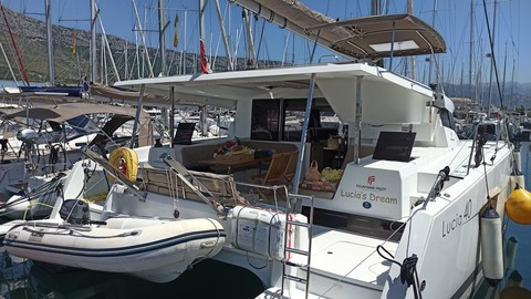 Fountaine Pajot Lucia 40