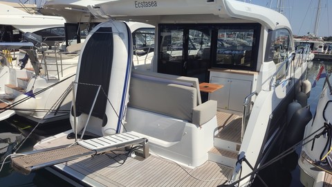 Sealine C390