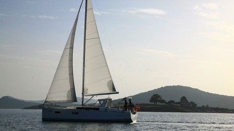 Beneteau Oceanis 38