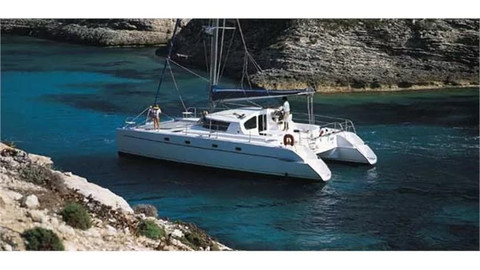 Fountaine pajot belize 43