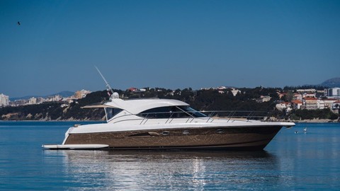 Riviera 5000 Sport Yacht