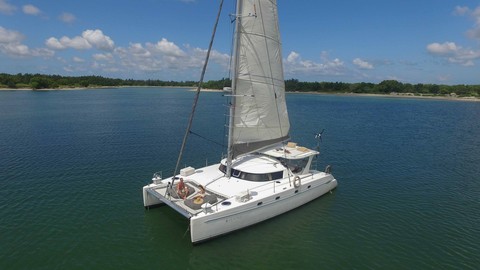 Fountaine pajot belize 43